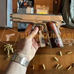 KIMBER 1911 STAINLESS 2 , 5.25 inch . Ve 7+1 kapasiteli 45 ACP Sıfır kutusu , yedek şarjörü broşürleri , silah kilidi ve tüm aksesuarları ile . 